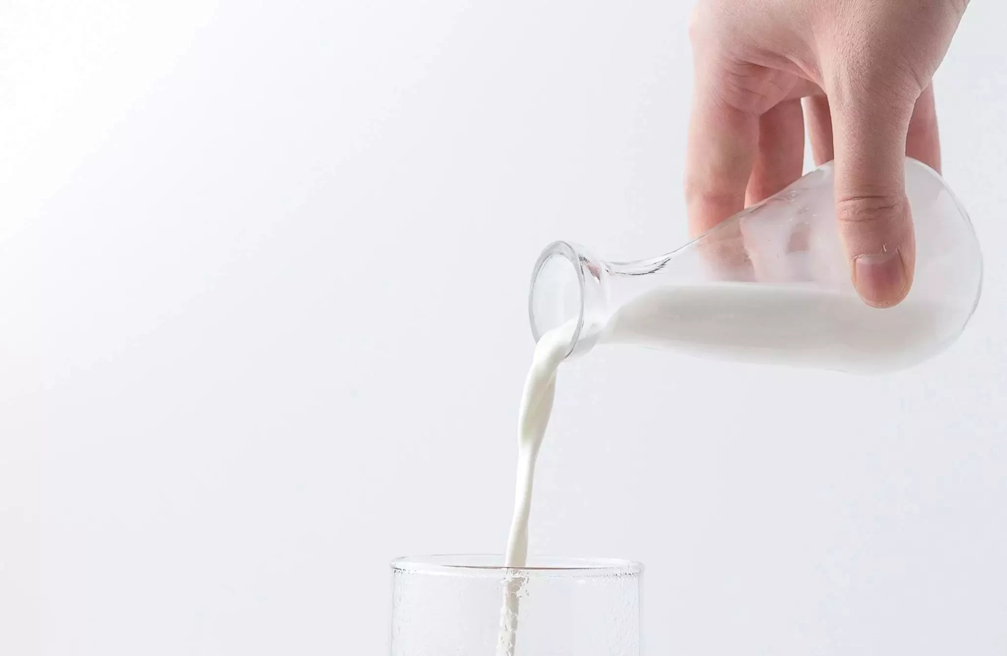 mleko jest źródłem laktozy