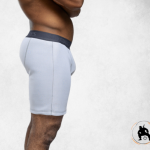 bieliźniane spodenki antybąkowe na śniadym modelu, widziane z boku