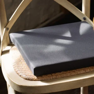 przeciwbąkowa antyzapachowa poduszka na krzesło lub fotel, szary kolor